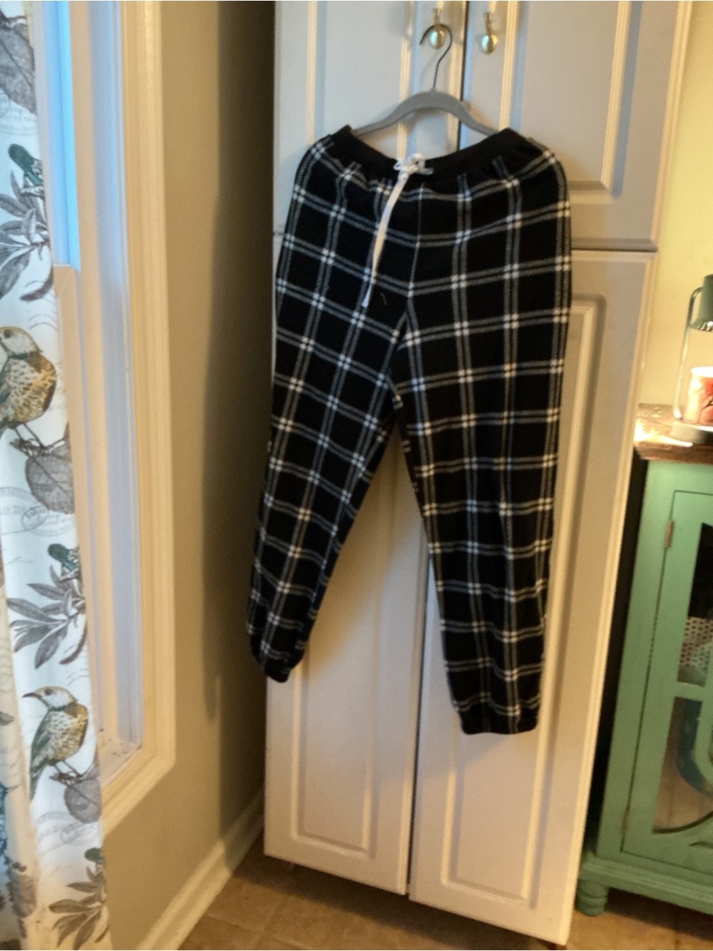 Dkny Black Plaid Jogger Pants - White Windowpane Check